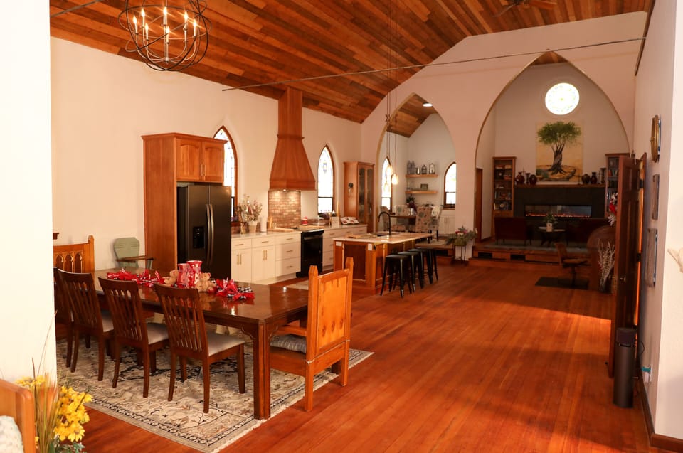 Kitchen & Dining Area
