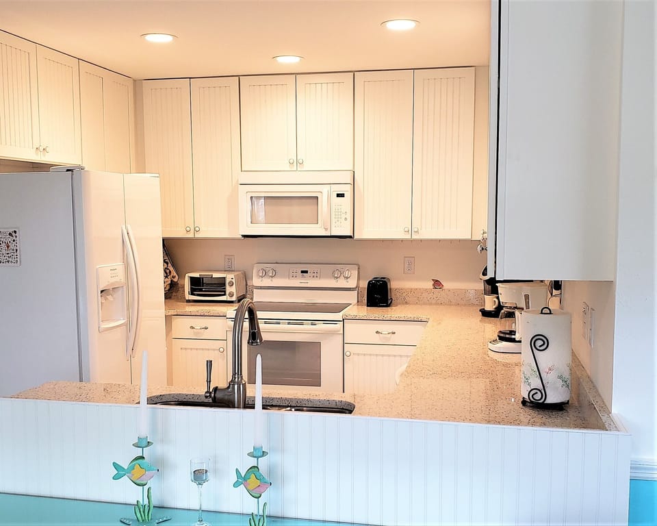 Looking at the kitchen from the Florida room.