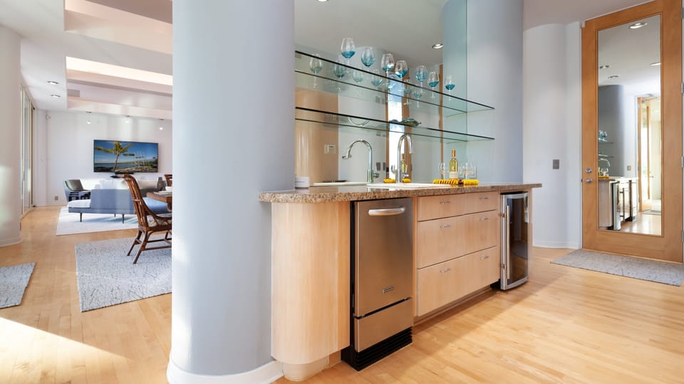 Bar area with ice maker