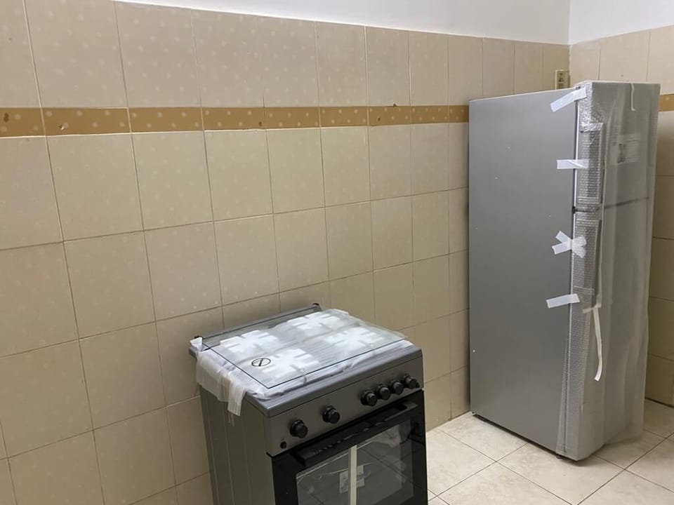Brand new appliances- Cuisiniere, frigo, machine a laver le linge tout neufs