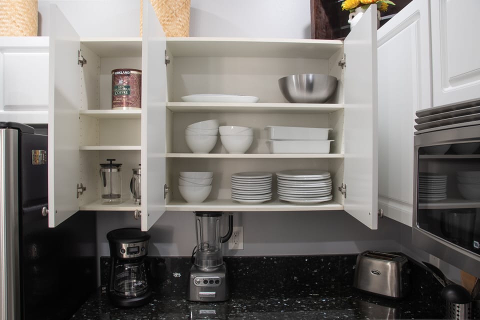 Fully equipped kitchen with Stainless Steal Appliances 