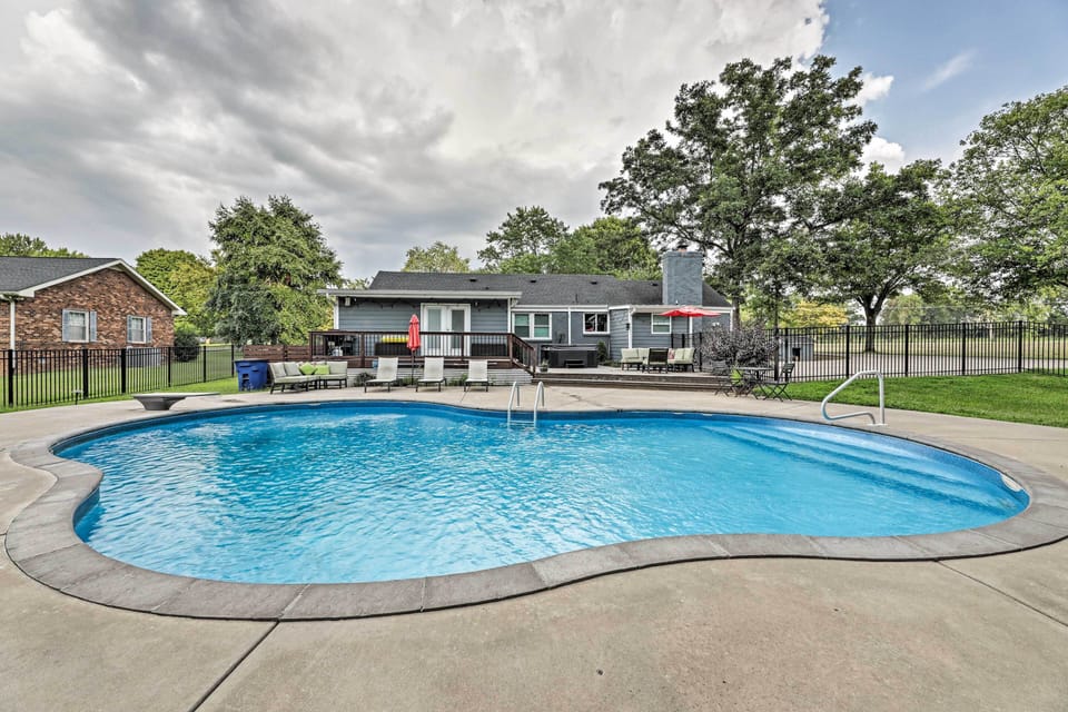 Joelton Vacation Rental | 3BR | 3BA | 1,893 Sq Ft | Stairs to Enter