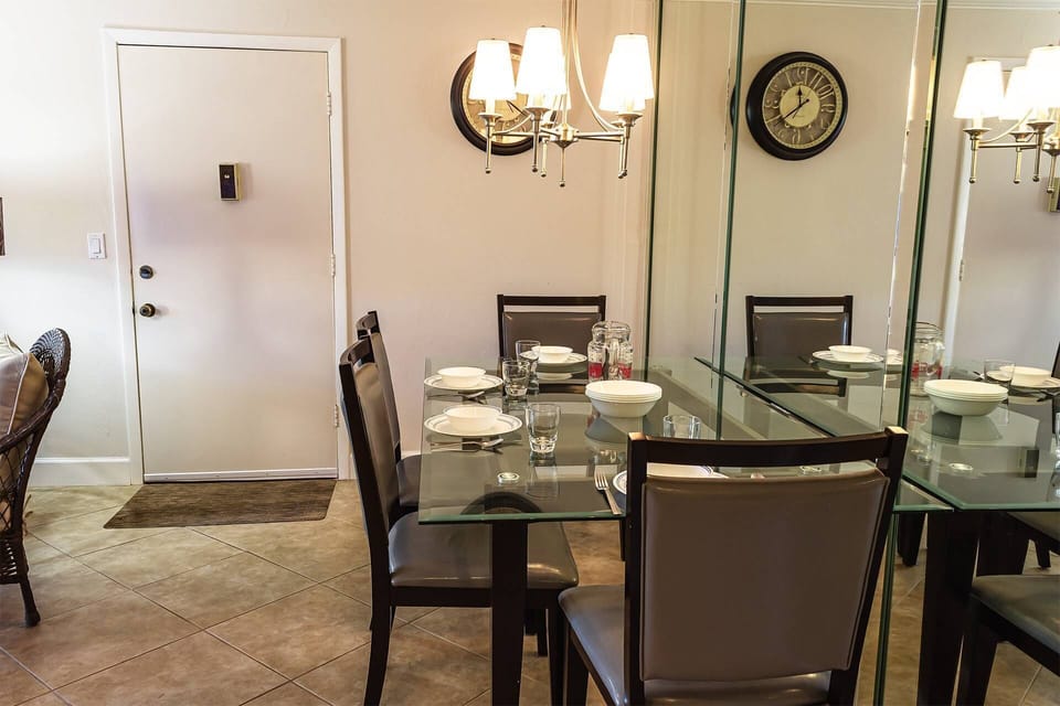 Glass dining room table for 4 plus there is room to eat on the lanai (3 people)