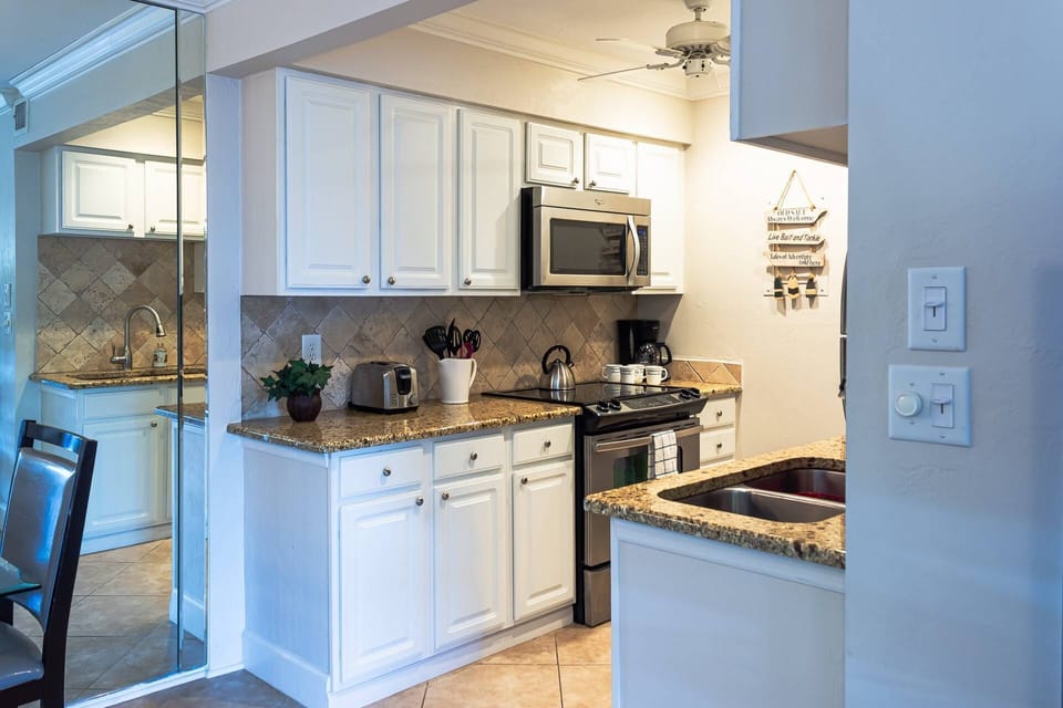 Updated kitchen to whip up your favorite seafood dish!