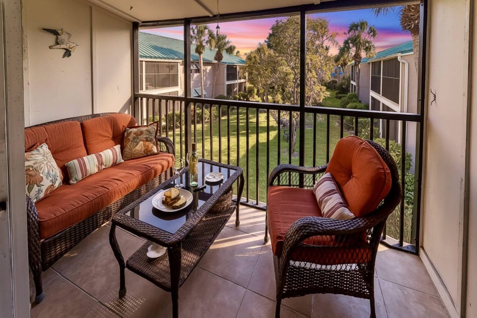 Enjoy an evening drink while taking in the Siesta sunsets!