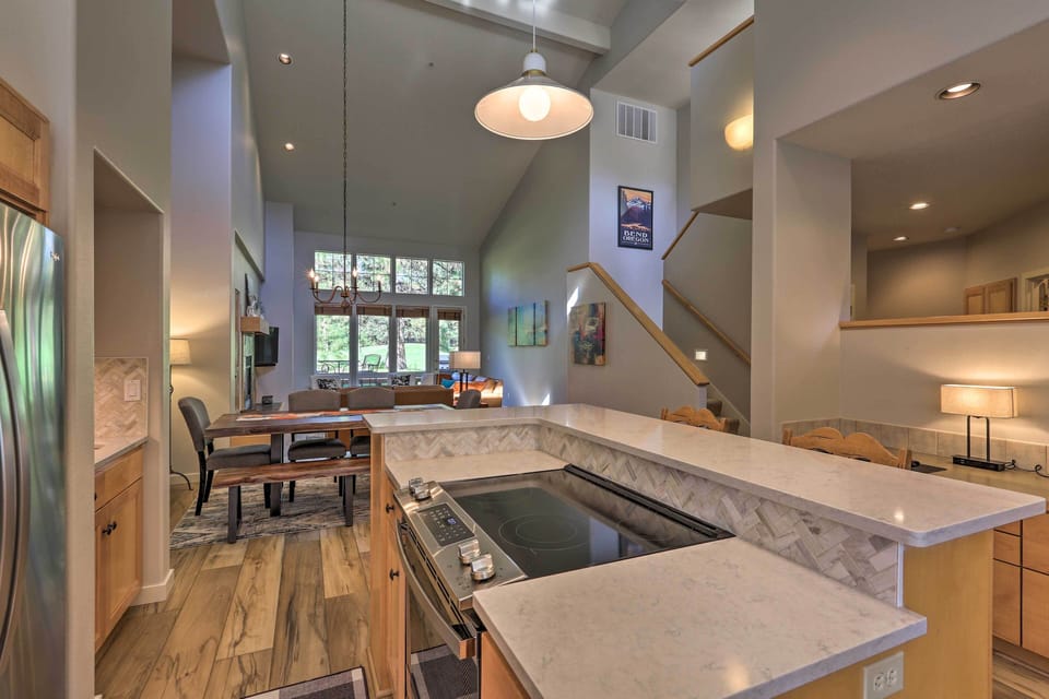 Kitchen | Fully Equipped | Dishware & Flatware | Blender | Toaster