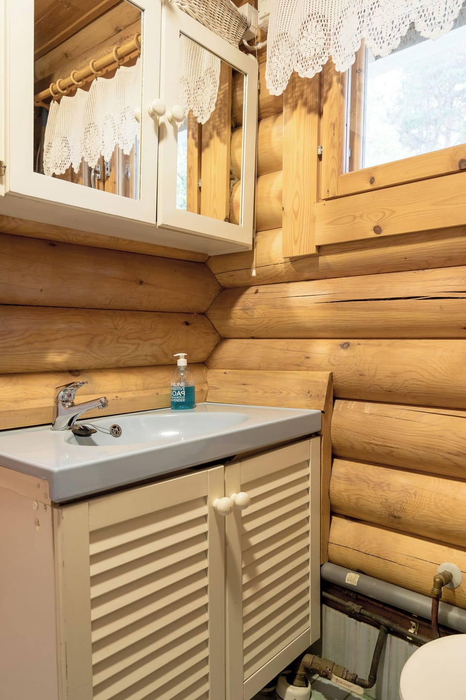 Toilet / bathroom