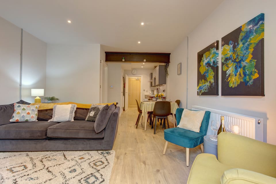 Ground floor: Comfortable seating in the living area