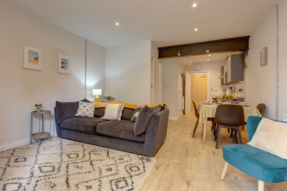 7 Swan Court, Fakenham: Convenient open plan living