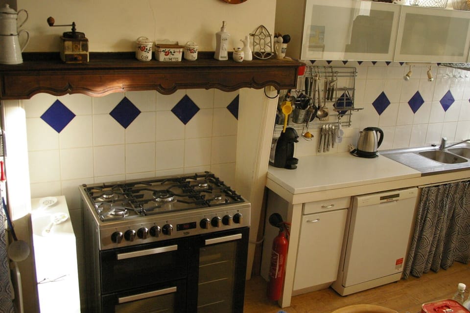 Multi electric oven and five gas burners. Large enough for any family meal 