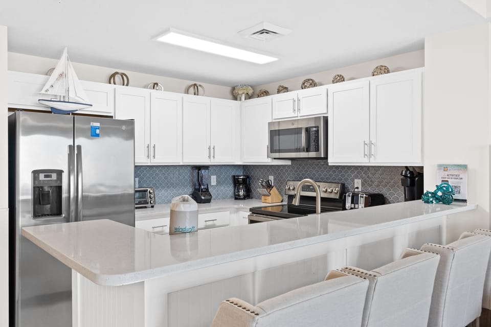 Kitchen with Breakfast Bar