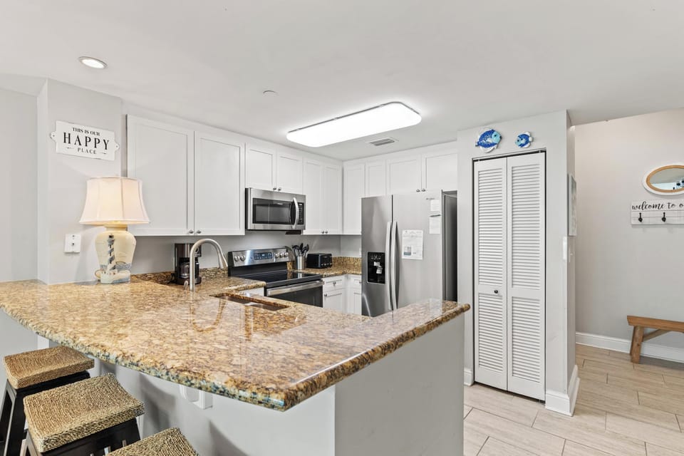 Kitchen with Breakfast Bar