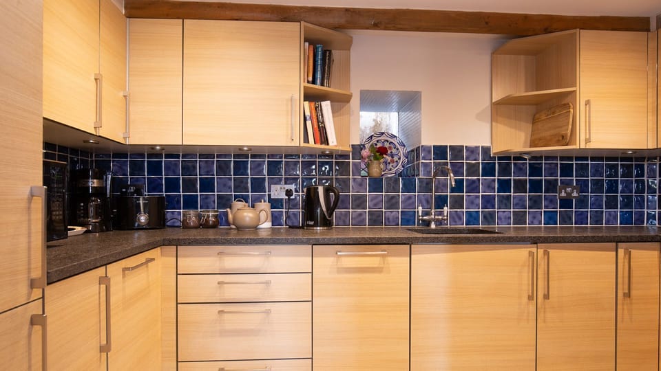 Kitchen, Honeysuckle Cottage, Bolthole Retreats
