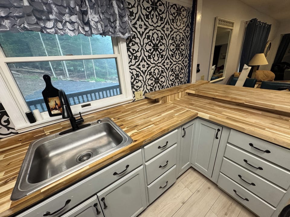 Updated kitchen -- new counters