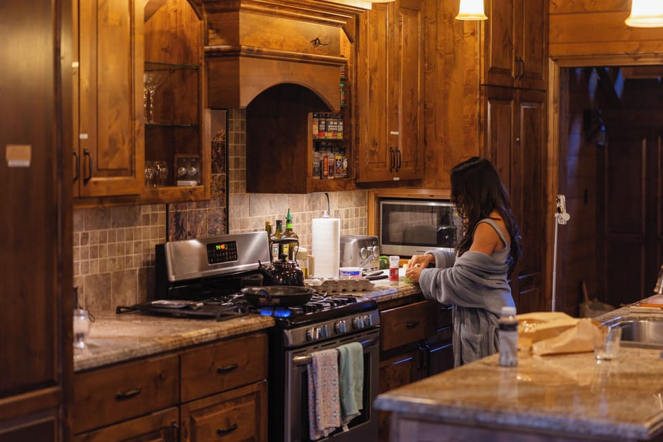 A chef’s dream. Fully equipped with KitchenAid, Green Pan cookware, and every utensil needed for a holiday feast.