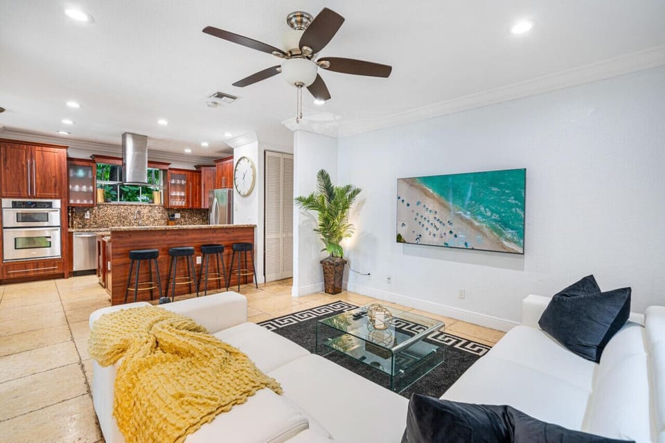 Seamless living between amenities, and convenient get togethers.