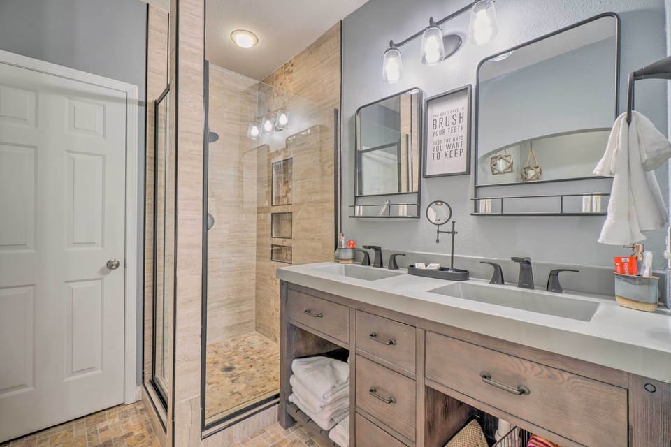 En-Suite Bathroom | Complimentary Toiletries