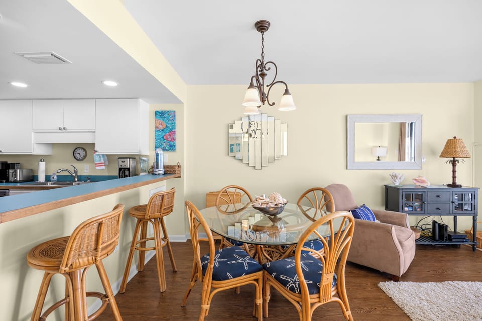 Dine in with a ocean view!