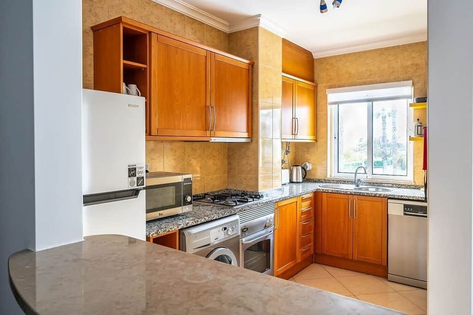 AT08 Vila Praia Alvor Kitchen