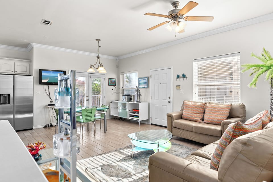 Living/Dining Area