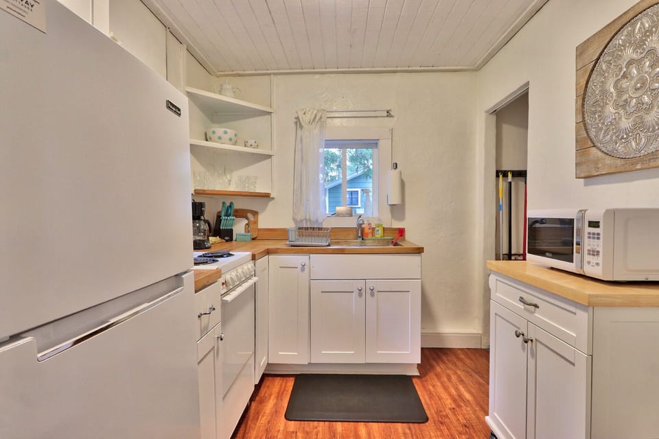 Perfect size kitchen to prepare meals