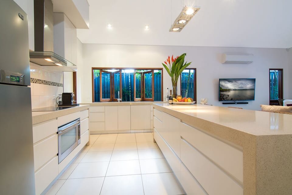 Sisanya - Luxury Holiday House in Port Douglas
Fully equipped kitchen