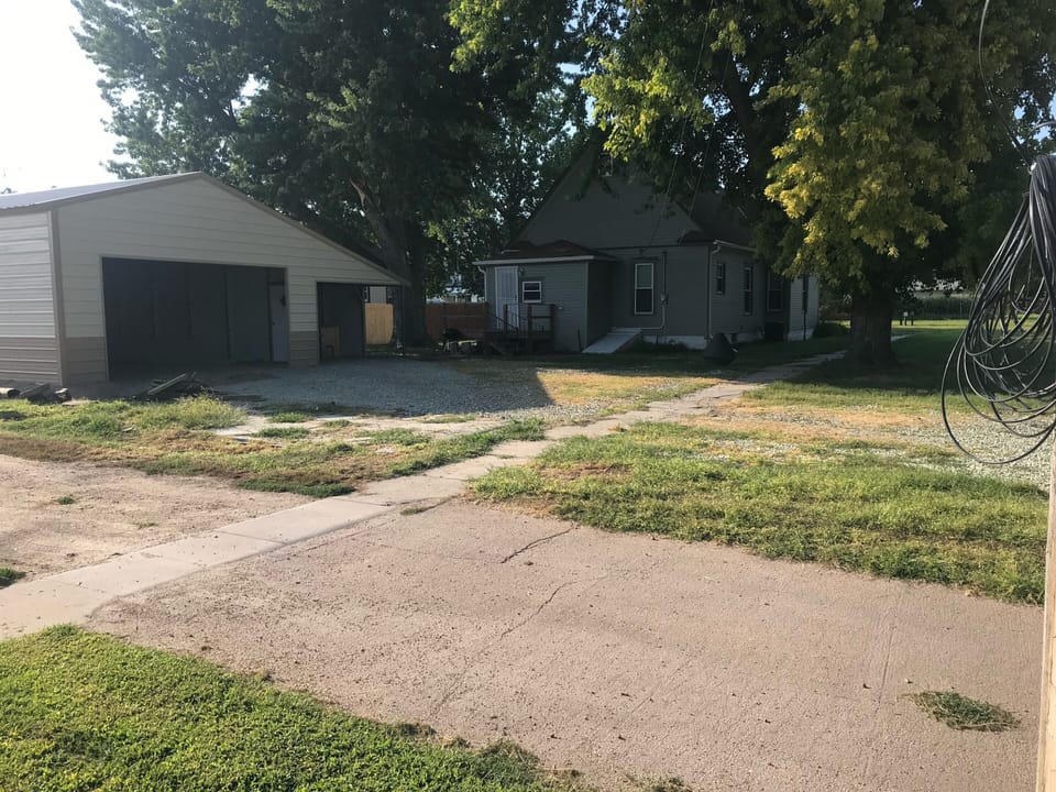 Carport available for guests 