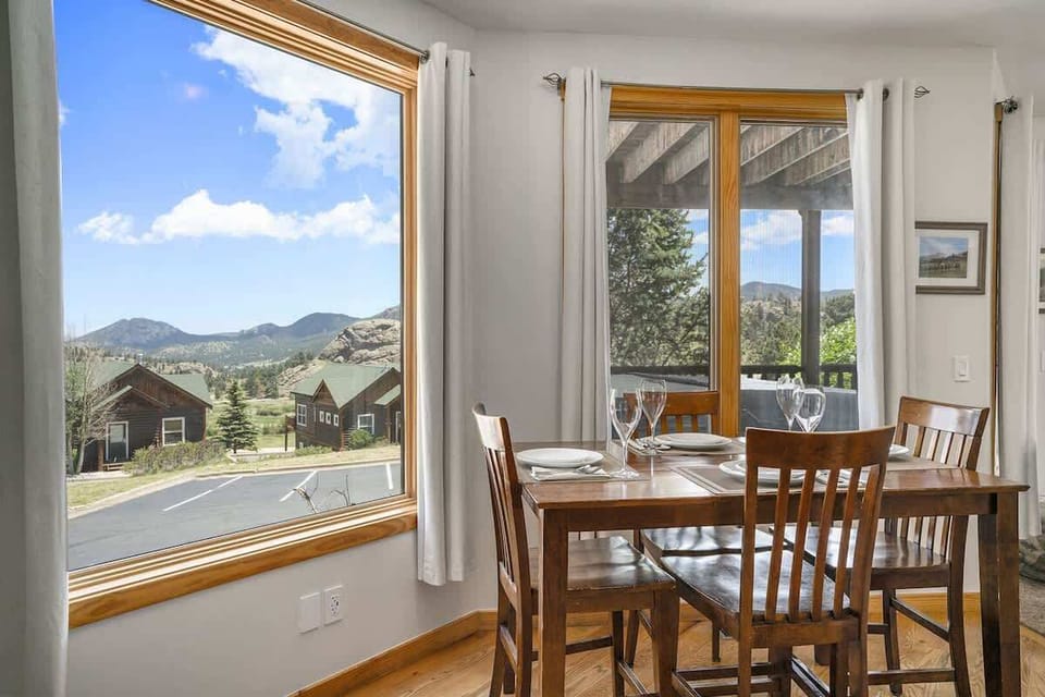 Dining room with seating for 4