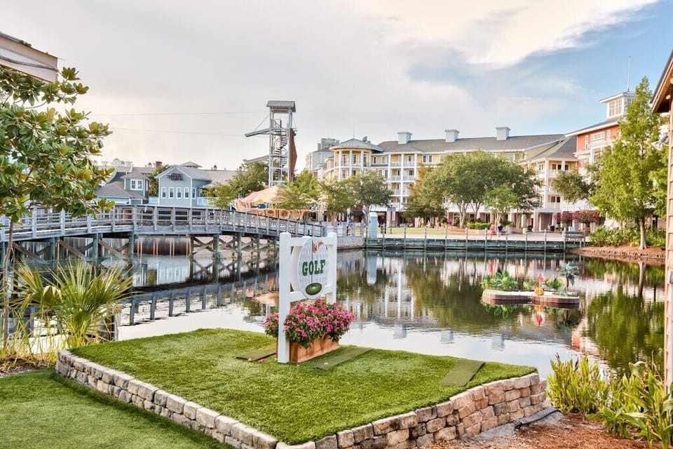 Baytowne Warf mini golf chipping area 