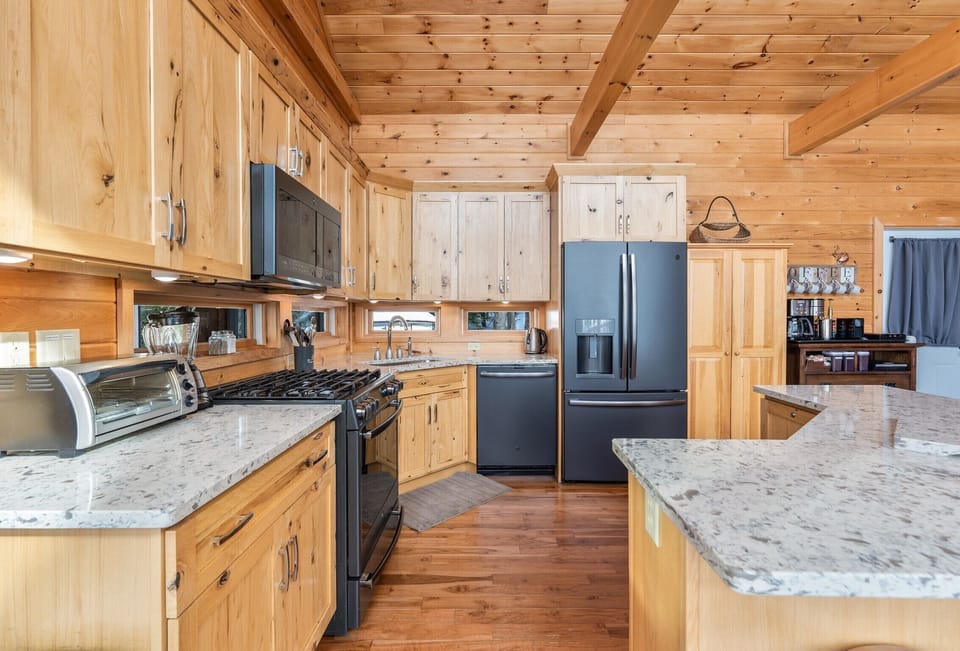 Quartz counters with breakfast bar (Main House)