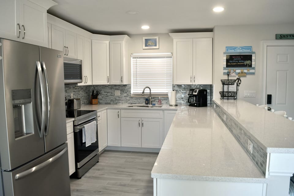 Check out this beautiful brand new kitchen fully furnished to cook at home.