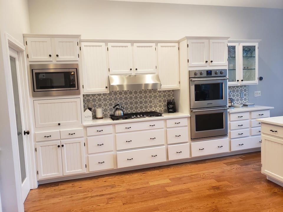 Gas range, double ovens, built-in microwave, Kitchenaid stand mixer, crockpot
