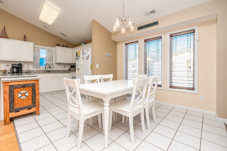 Dining Area Off Kitchen