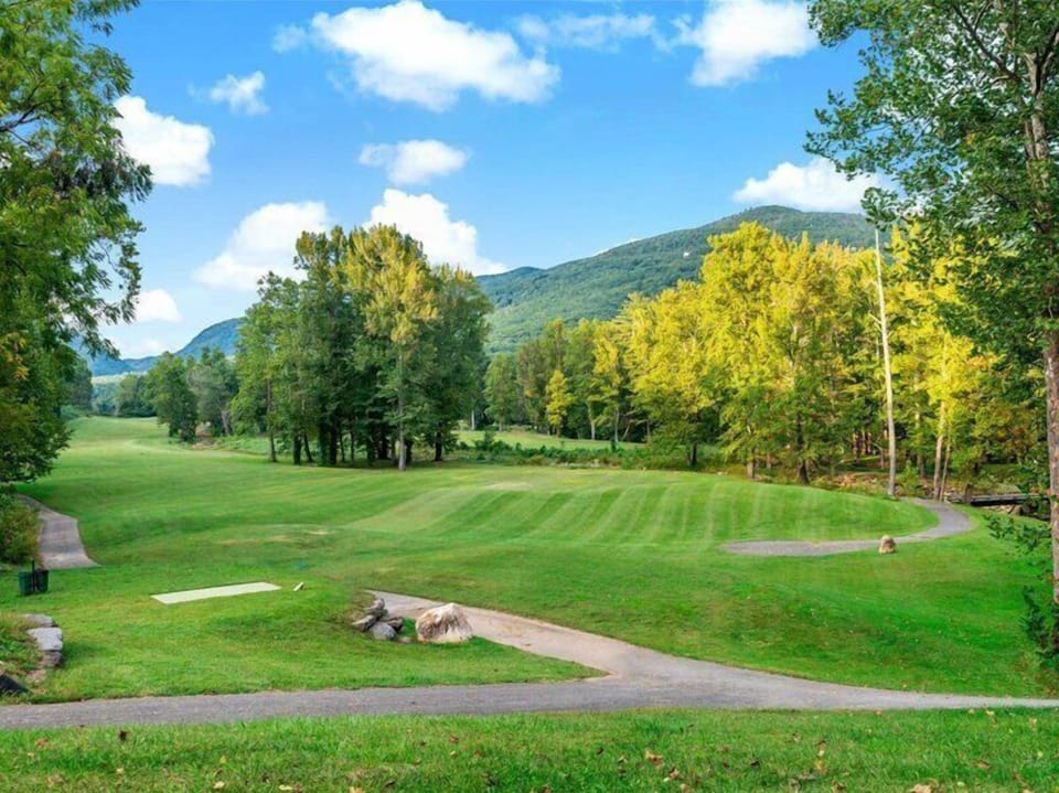 North Cove Leisure Club offers access to hiking & biking trails, Catawba River for floating and fishing, Birdie's Lounge restaurant and bar, and three 18-hole Disc Golf courses (see North Cove Leisure Club website for scheduling + pricing).