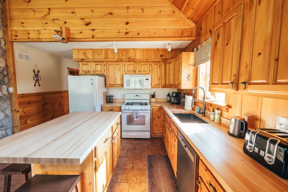 Fully stocked kitchen with newly renovated countertops. 23000