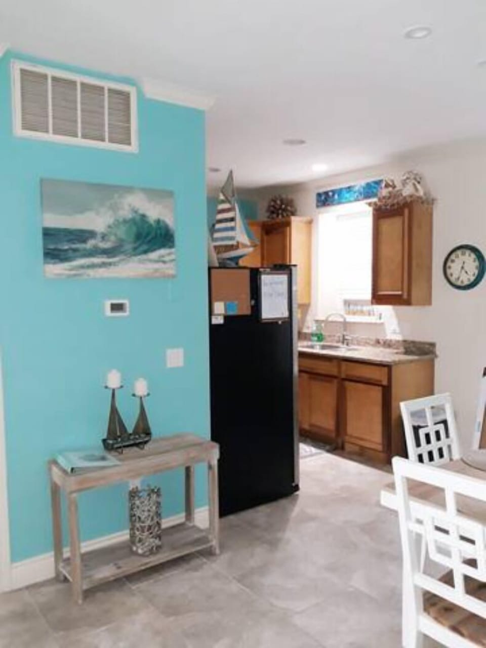 Dining room to kitchen