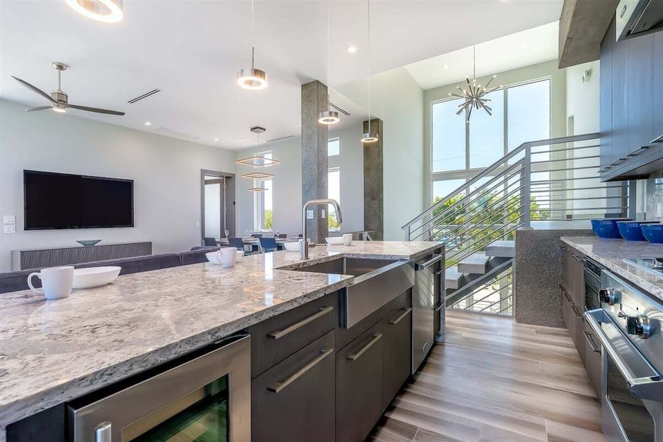 2nd level kitchen.