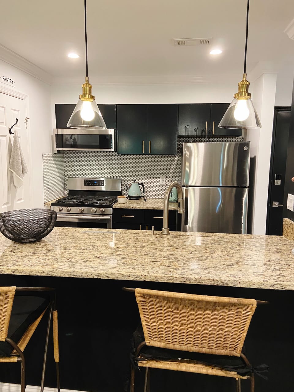 Fully Equip Kitchen with dishwashing machine 