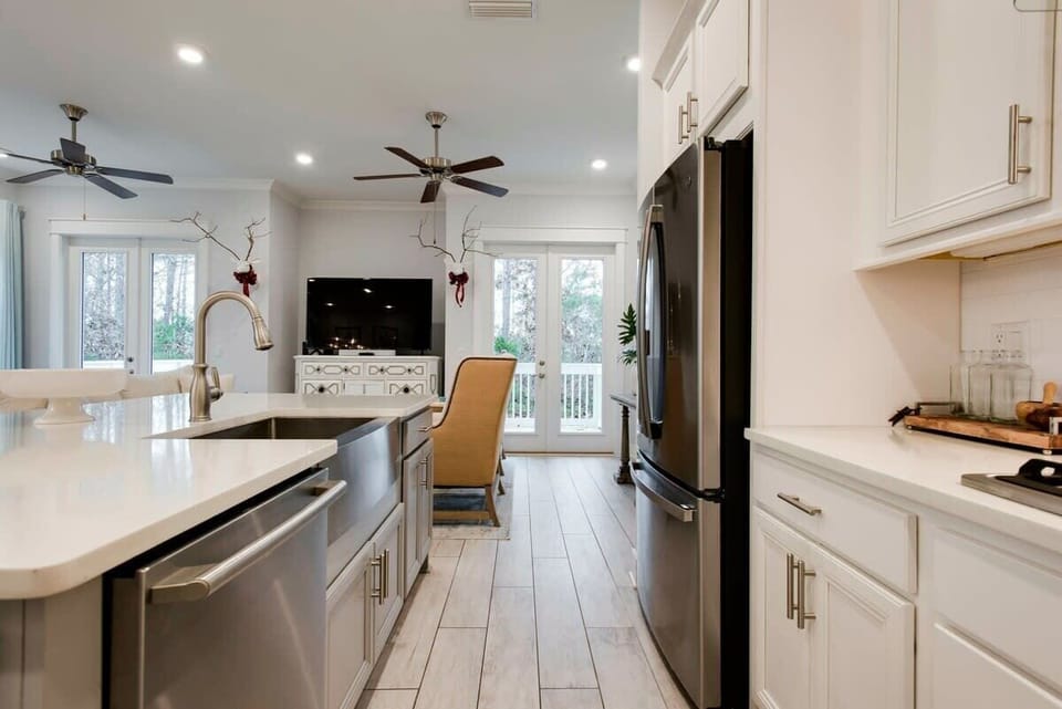 Full Size Refrigerator With Ice Maker