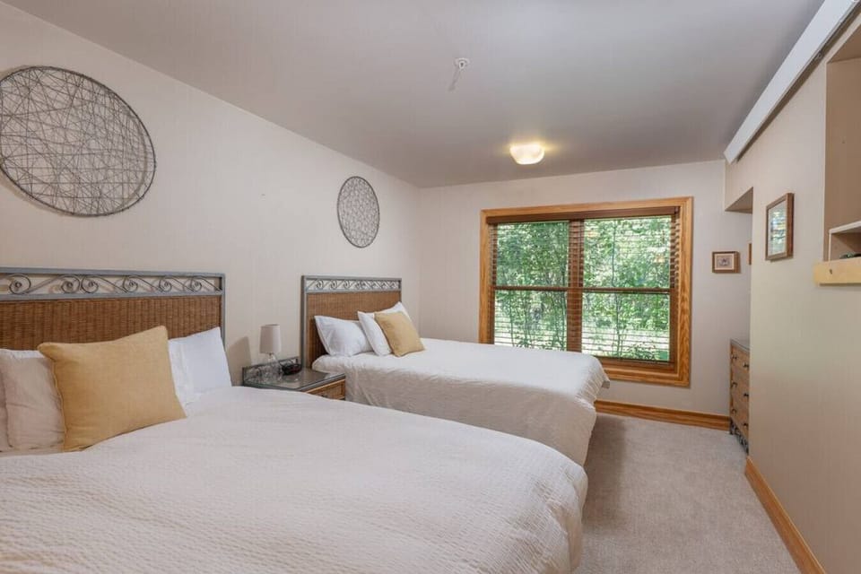 Guest Bedroom , 2 Queen Beds