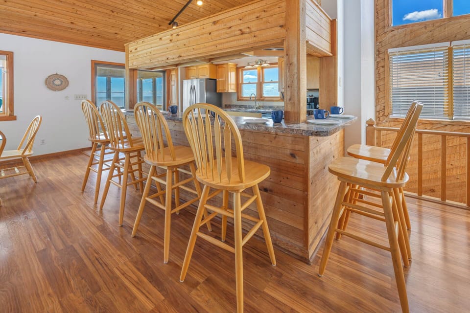 Surf or Sound Realty - 985 - Seashella - Dining Area -4