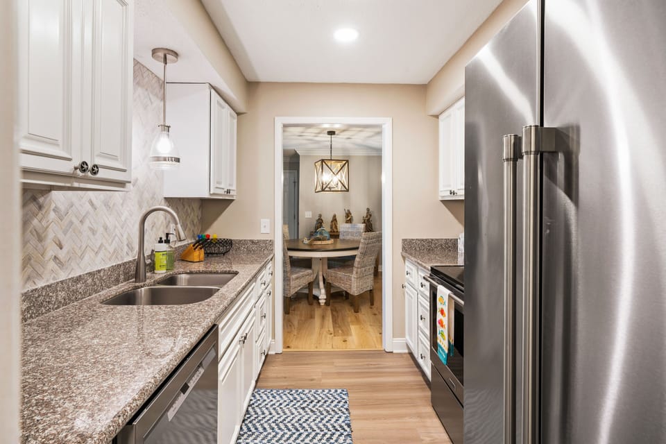 Kitchen & Dining Table