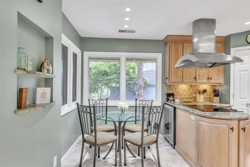 Breakfast Nook in Kitchen