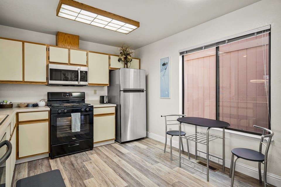 Kitchen: All New Appliances