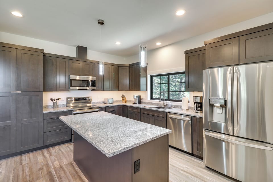 Kitchen | Fully Equipped | Stainless Steel Appliances