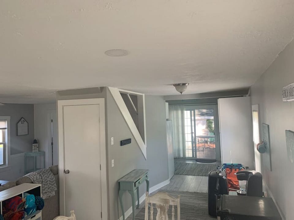 Dining room facing the kitchen