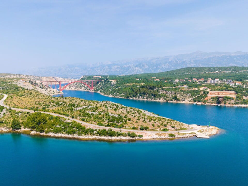 Water, Water Resources, Body Of Water, Waterway, Coast, Coastal And Oceanic Landforms, Bank, Watercourse, Lake, Cove