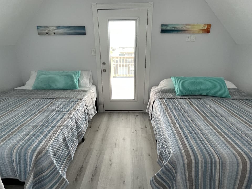 This room has access to the 2nd floor deck.