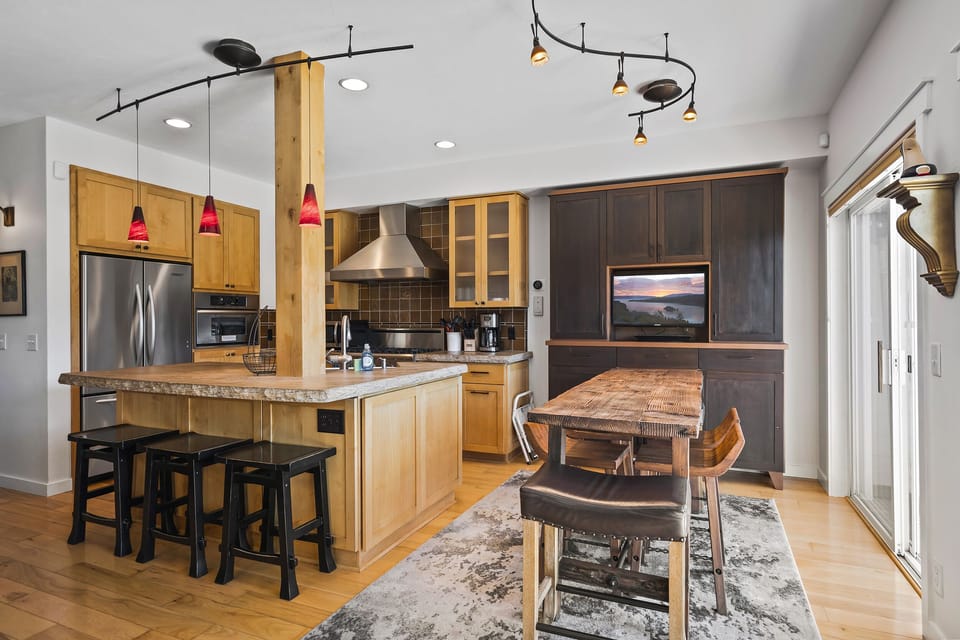 Dining Area: Holy Cow Downtown Riverfront