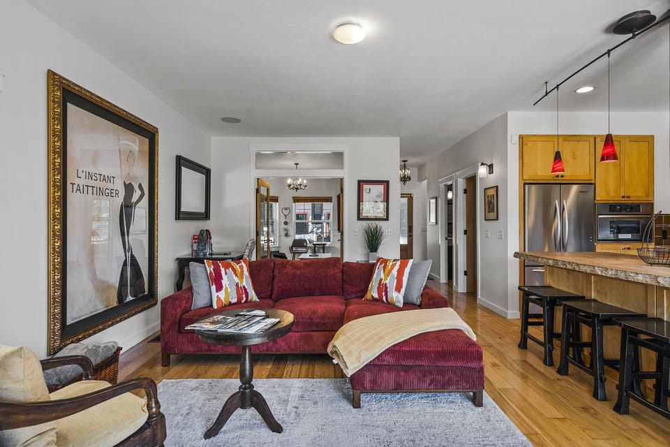 Living Room: Holy Cow Downtown Riverfront